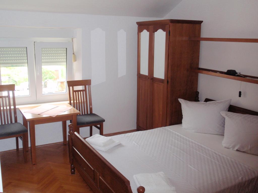Pension Maestral Mlini Bagian luar foto